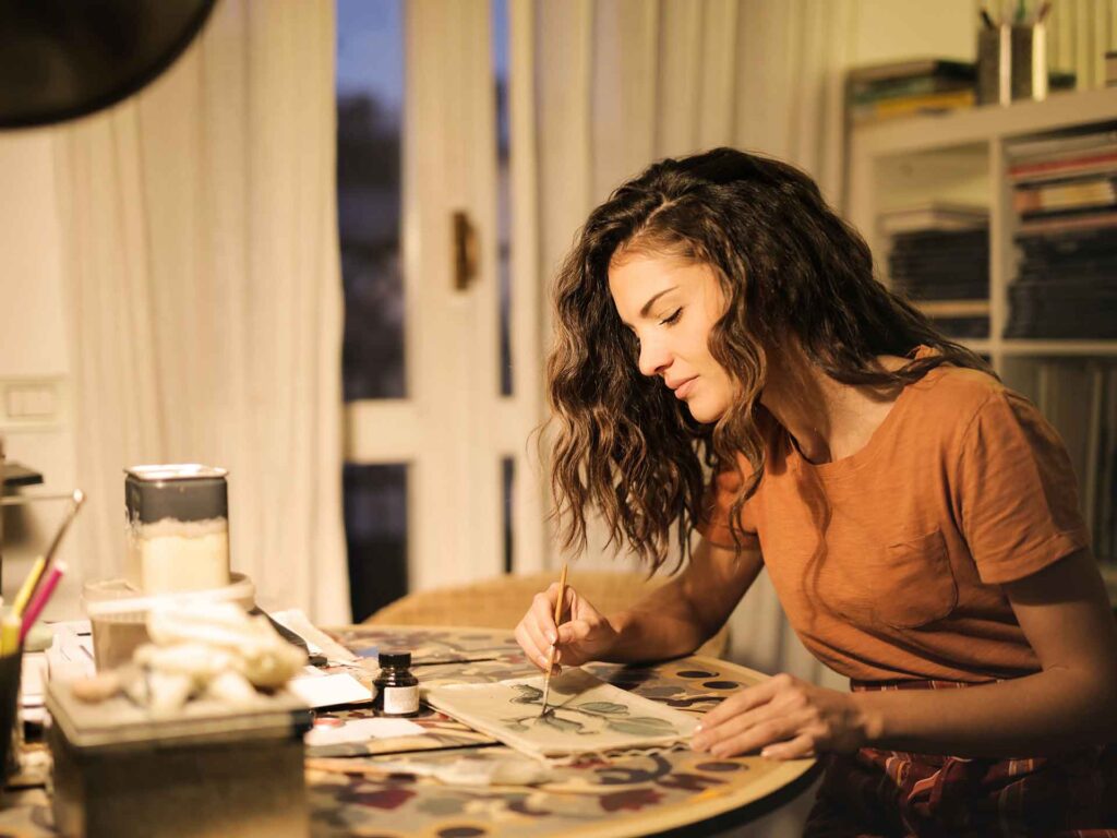 women painting